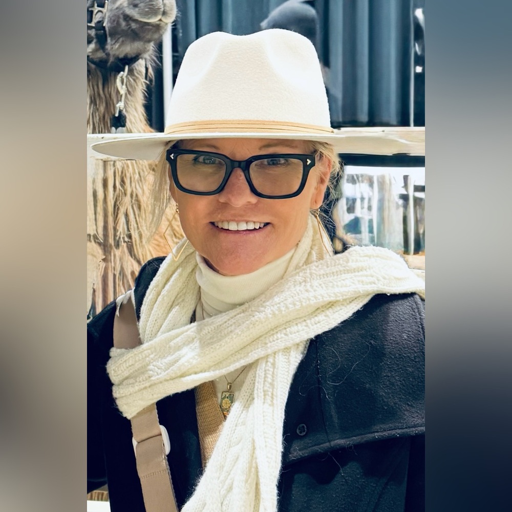 Meet your Posher, Elizabeth